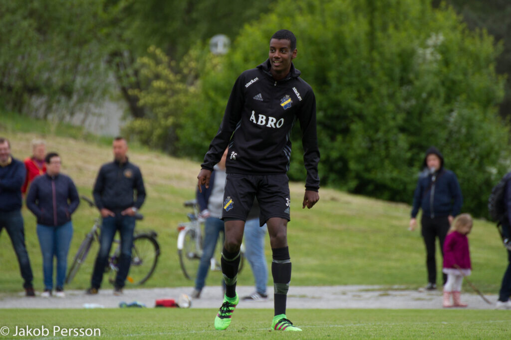 Arsenal Face £130m Dilemma Over Alexander Isak Amid Injury Worries and Summer Spending Concerns