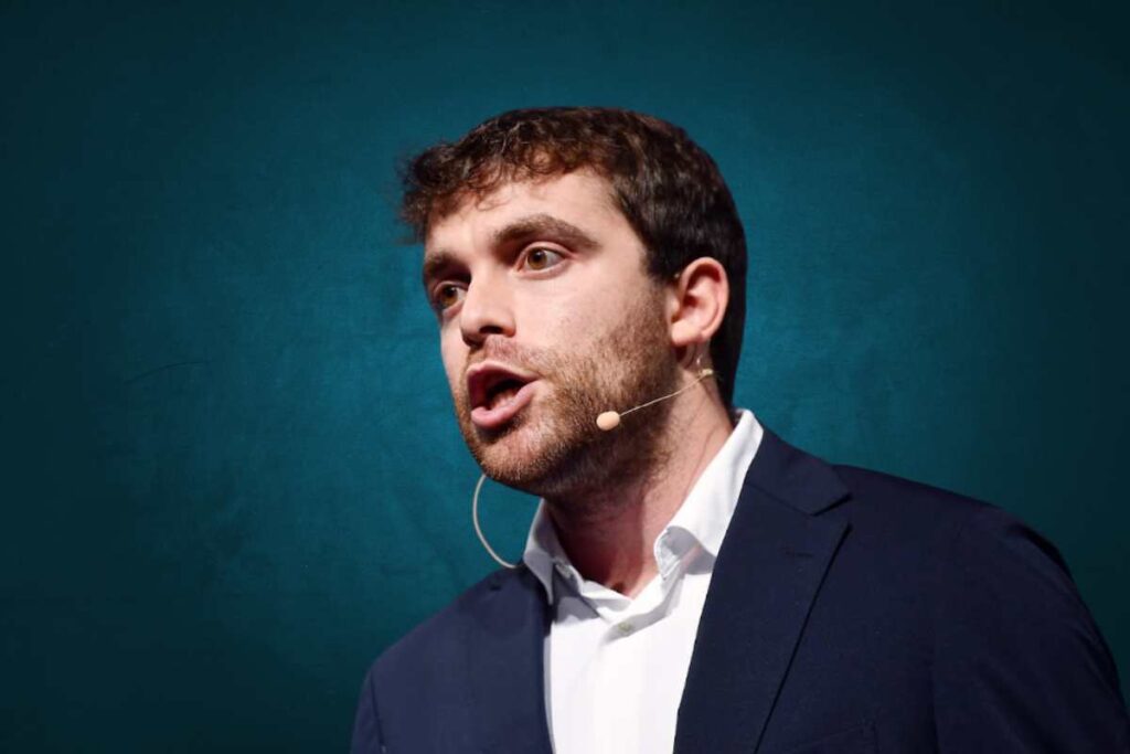 Here We Go!” — How Fabrizio Romano’s Catchphrase Became a Cornerstone of Modern Football Culture